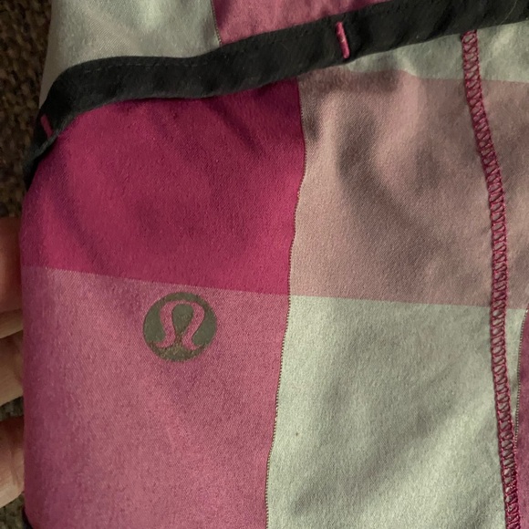 Lululemon Pink checked Women's Shorts - Picture 3 of 4
